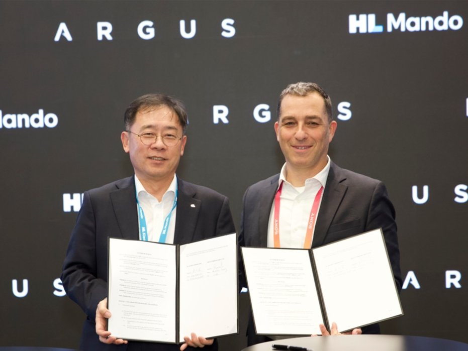조성현(왼쪽부터) HL만도 CEO, 아르거스 로넨 스몰리 CEO. [HL그룹 제공]