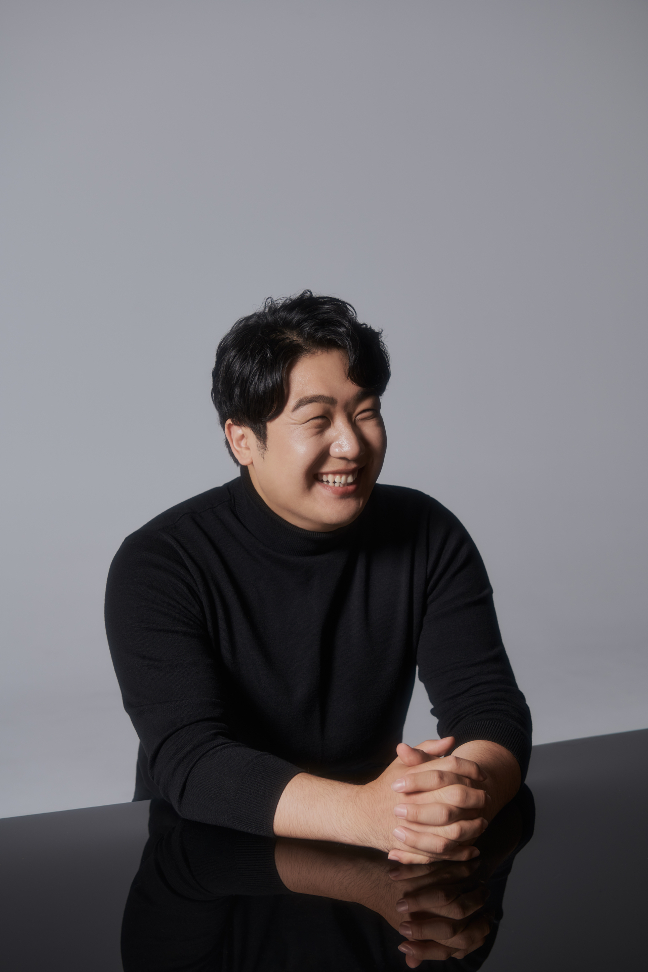 2021년 성악 콩쿠르의 ‘끝판왕’으로 불리는 ‘BBC 카디프 싱어 오브 더 월드’ 아리아 부문에서 ‘한국인 최초’로 우승한 바리톤 김기훈은 세계 무대가 러브콜을 보내는 성악가다. 그에게 2023년은 너무도 ‘특별한 해’다. 미국, 유럽 등 세계 최고 무대에서의 데뷔가 줄줄이 예정돼 있기 때문이다. 오페라계에선 ‘가장 중요한 무대’로 꼽히는 ‘프리미어’(첫 공연)의 주인공으로다. [아트앤아티스트 제공]
