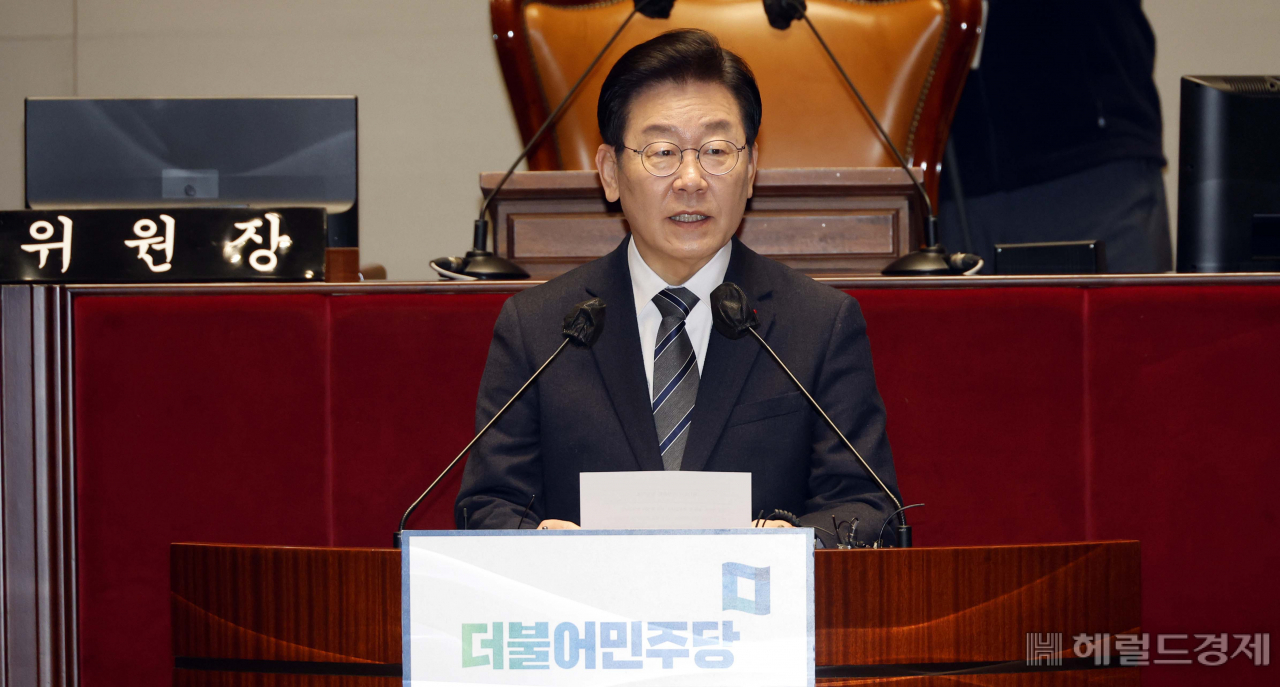 이재명 더불어민주당 대표가 6일 국회 예결위회의장에서 열린 의원총회에서 발언하고있다. 이상섭 기자