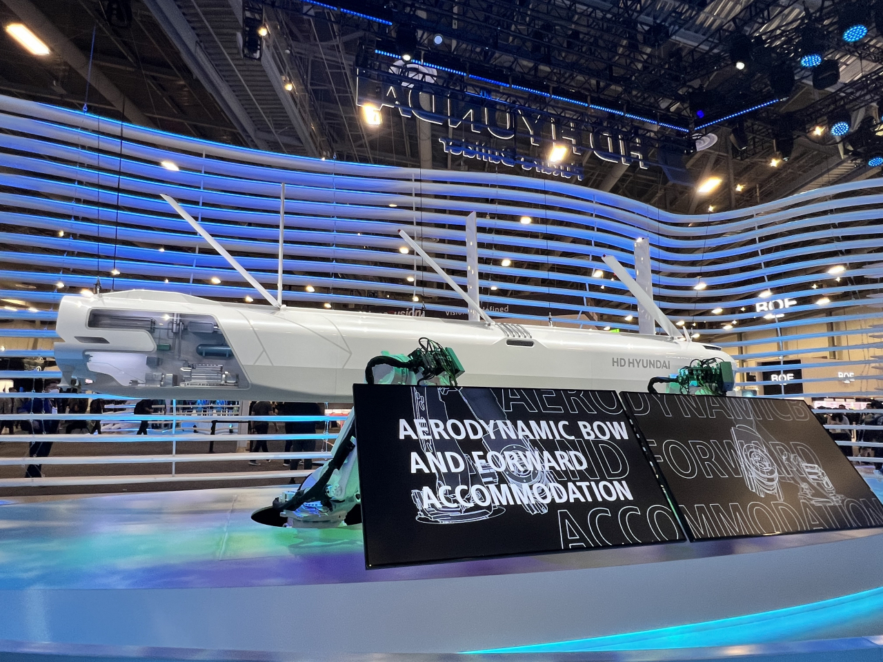 세계 최대 전자 박람회인 ‘CES 2023’이 개막한 5일(현지시간) 미국 라스베이거스컨벤션센터(LVCC)에 마련된 HD현대 부스에 전시된 미래 선박의 모습.[사진=김은희 기자]