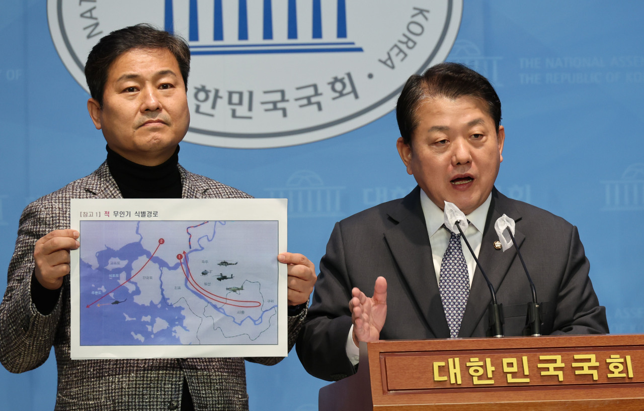 This photo, taken from Mount Nam in Seoul on Jan. 5, 2023, shows an area around the presidential office in the capital. A North Korean drone briefly entered a 3.7-kilometer-radius no-fly zone around the office of President Yoon Suk Yeol in Seoul last month, a military official belatedly confirmed the same day, reversing the defense authorities' announcement that there was no such incident. (Yonhap)