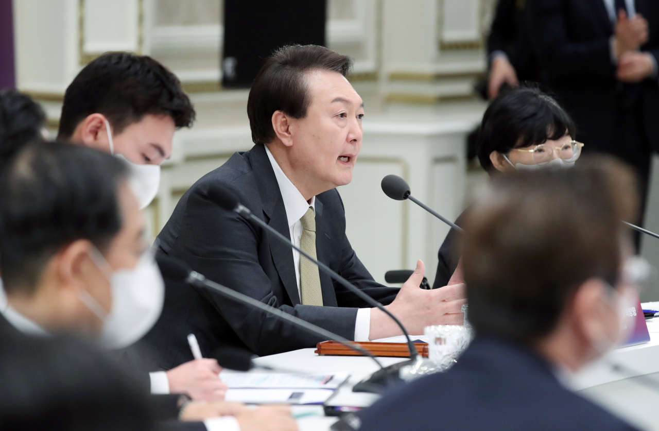 윤석열 대통령이 지난 5일 청와대 영빈관에서 열린 교육부-문화체육관광부 업무보고에서 발언하고 있다. [연합]