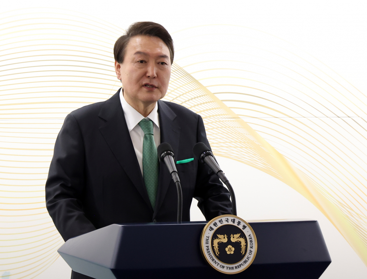 윤석열 대통령이 지난 4일 오후 서울 서초구 예술의전당에서 열린 2023 문화예술인 신년 인사회에서 인사말을 하고 있다. [연합]