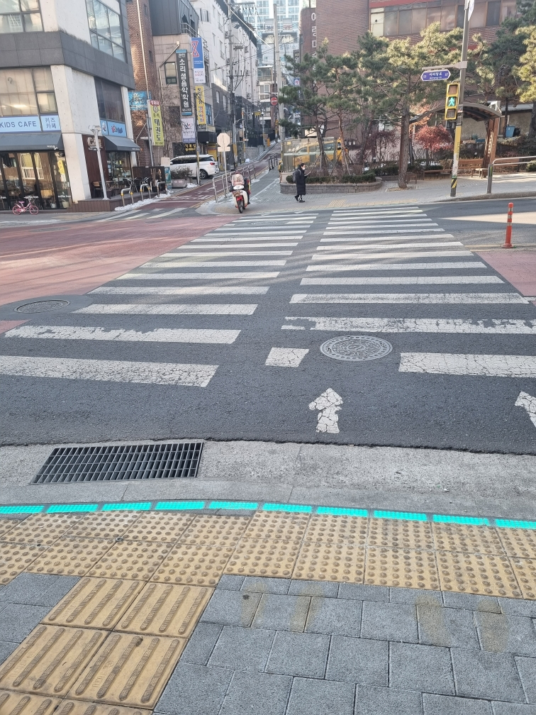 성북구, 모든 초등학교 앞 횡단보도에  ‘스쿨존 LED 바닥신호등’ 설치