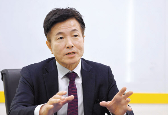 김학성 웨이버스 대표가 지난 5일 서울 구로구 웨이버스 사옥에서 헤럴드경제와 인터뷰하고 있다. 이상섭 기자