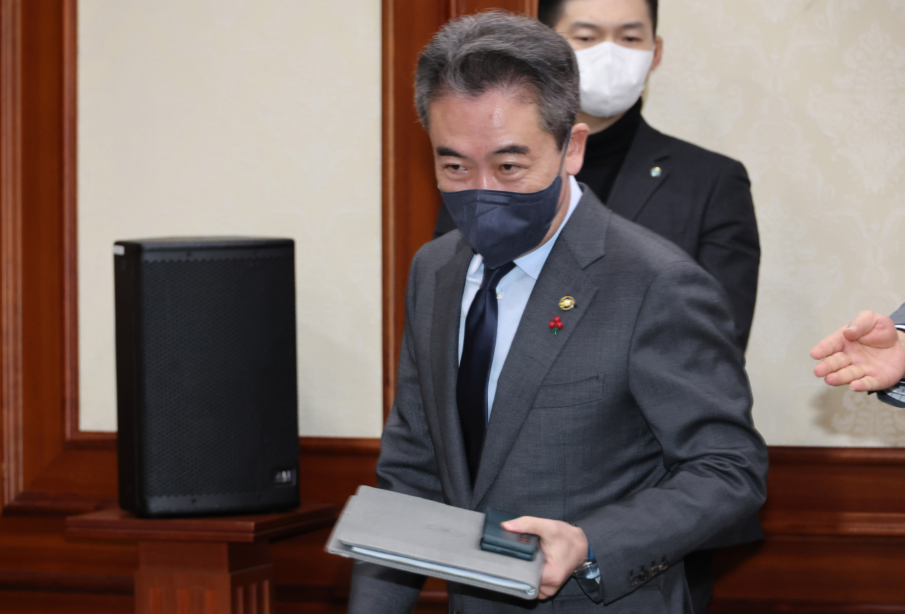 윤희근 경찰청장이 지난 5일 정부서울청사에서 열린 국정현안관계장관회의에 참석하고 있다. [연합]