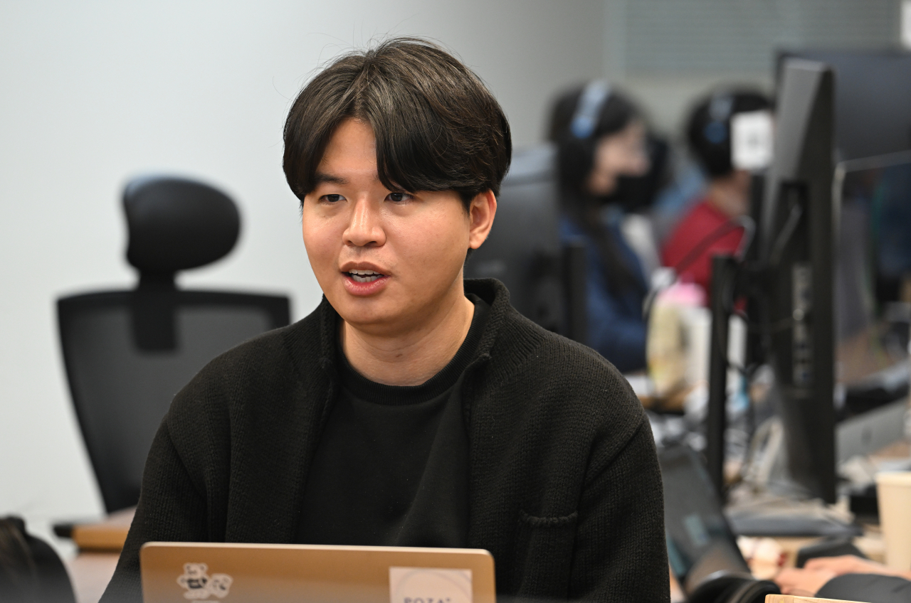 Pozalabs‘ CEO Huh Won-gil has an interview with The Korea Herald at Pozalabs’ headquarters in Seoul on Dec. 13. (Im Se-jun/The Korea Herald)
