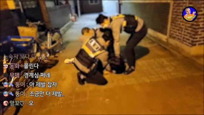 도망치던 범죄자를 경찰이 체포하는 장면. [동네지킴이 제공]