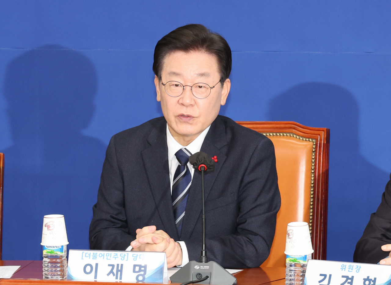 이재명 더불어민주당 대표가 9일 국회 대표실에서 열린 한반도평화경제특별위원회 출범식에서 축사하고 있다. [연합]