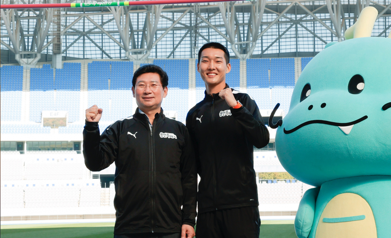 우상혁 선수와 이상일 시장.