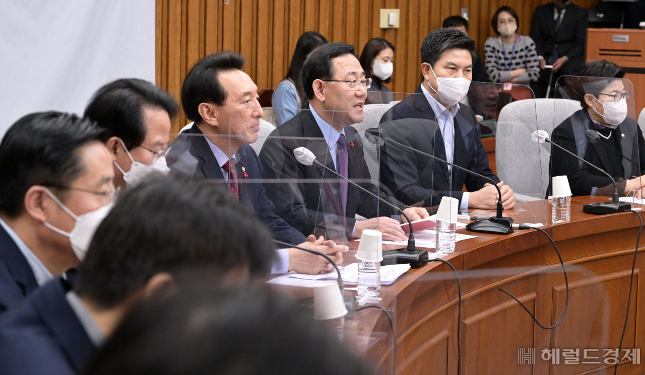 주호영 국민의힘 원내대표가 10일 오전 서울 여의도 국회에서 열린 원내대책회의에 참석해 모두발언을 하고 있다. 이상섭 기자
