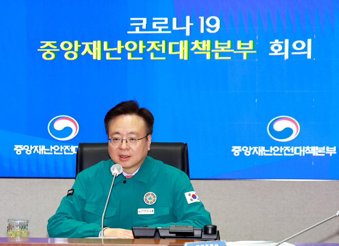 조규홍 중앙재난안전대책본부 1차장(보건복지부 장관)이 11일 정부서울청사에서 열린 코로나19 중앙재난안전대책본부 회의에서 모두발언하고 있다. [연합]