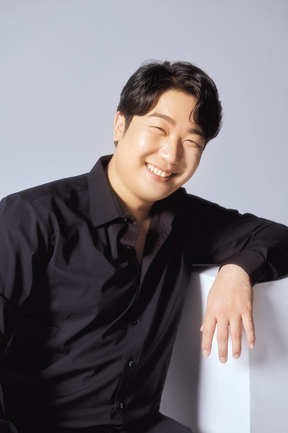 2021년 성악 콩쿠르의 ‘끝판왕’으로 불리는 ‘BBC 카디프 싱어 오브 더 월드’ 아리아 부문에서 ‘한국인 최초’로 우승한 바리톤 김기훈은 세계 무대가 러브콜을 보내는 성악가다. 그에게 2023년은 너무도 ‘특별한 해’다. 미국, 유럽 등 세계 최고 무대에서의 데뷔가 줄줄이 예정돼 있기 때문이다. [아트앤아티스트 제공]