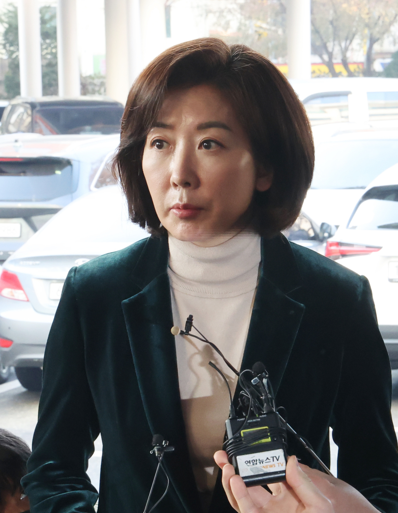 나경원 전 의원이 11일 서울 동작구청에서 열리는 신년인사회에 참석하며 기자들의 질문에 답하고 있다. [연합]