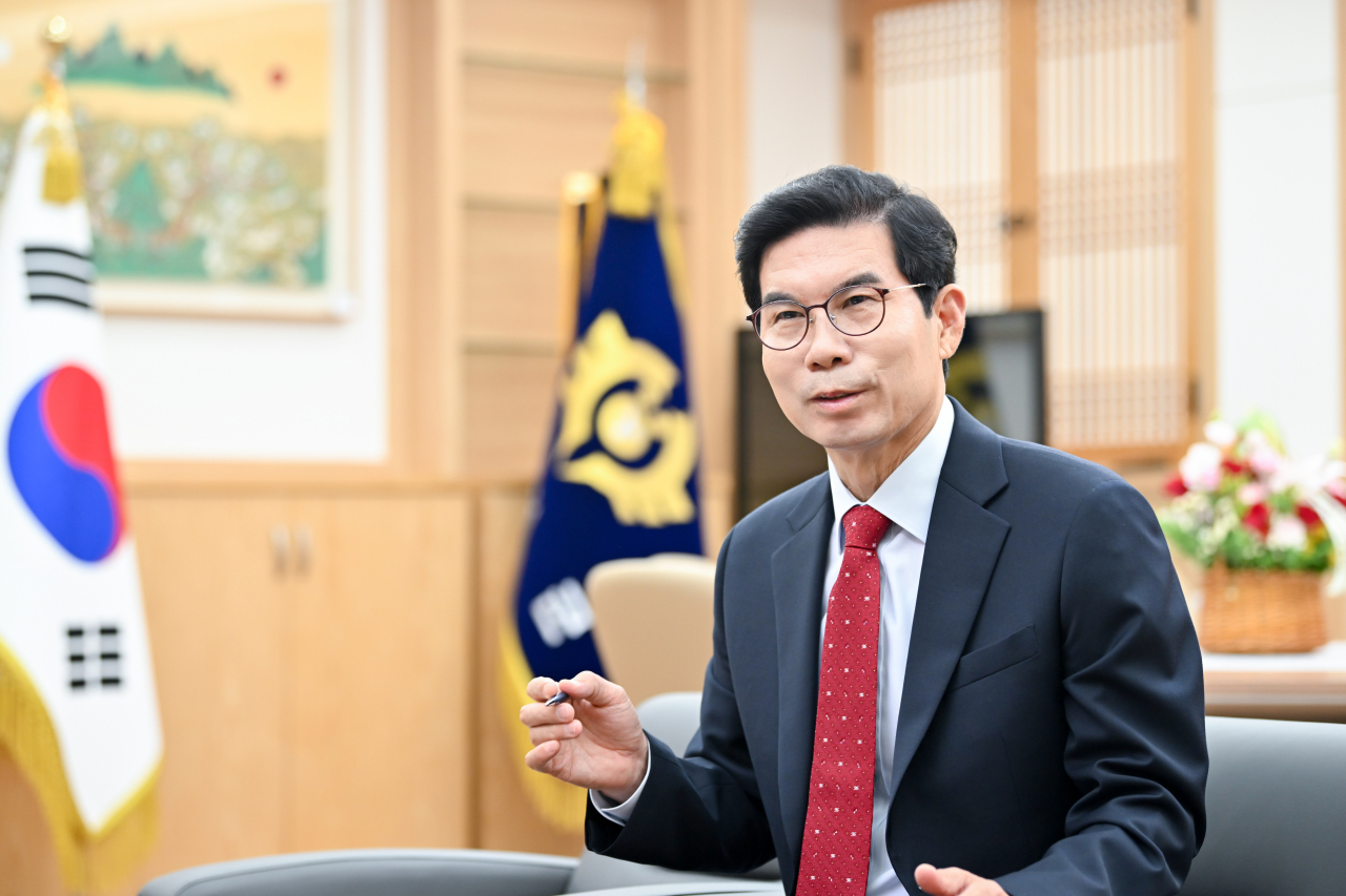 김광열 영덕군수는 11일 "2023년 계묘년 새해는 토끼처럼 역동적으로 군정에 임해 군민들이 행복하고 희망 가득한 새 도약의 시대를 열겠다"고 말했다.[영덕군 제공]