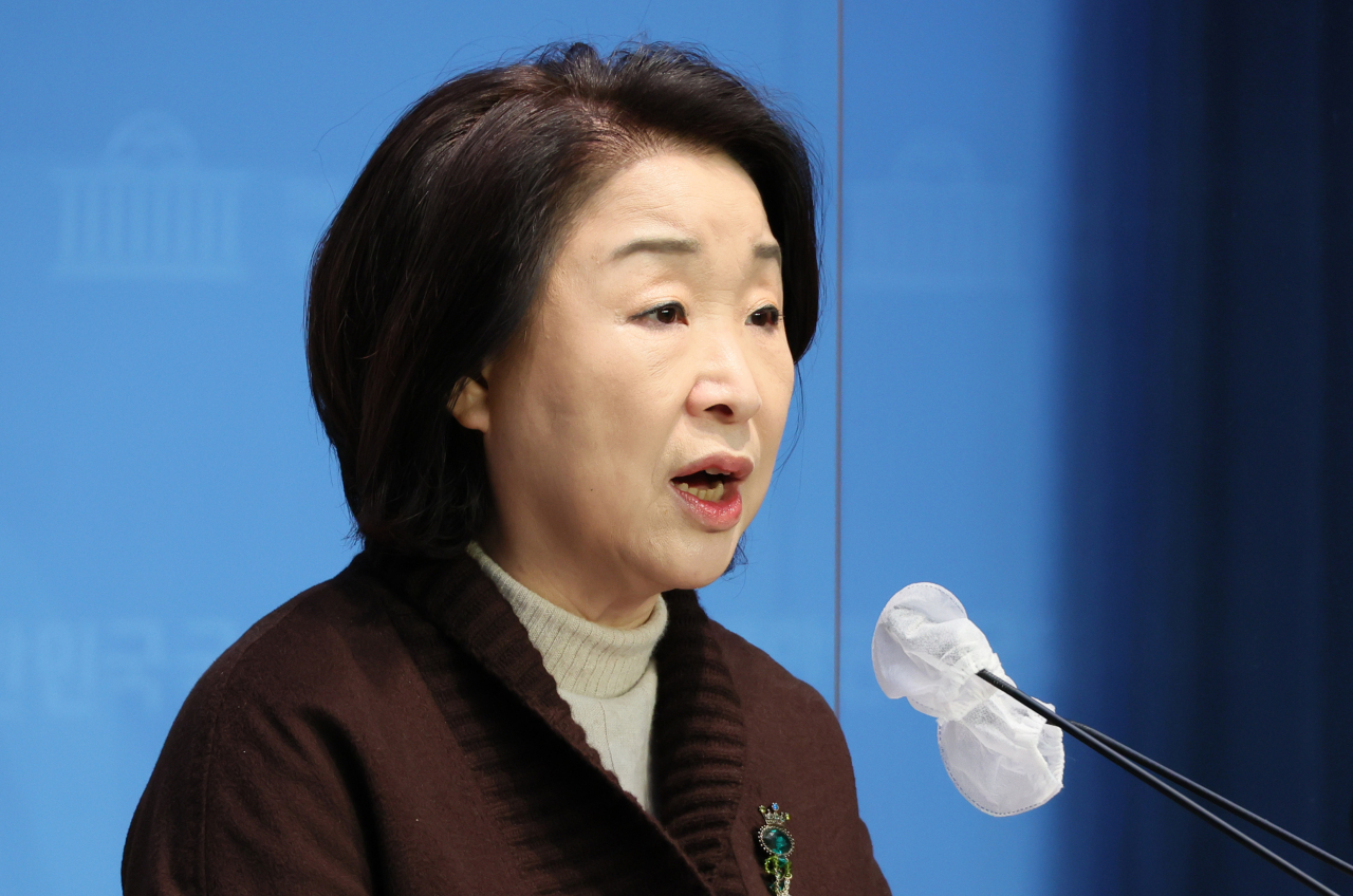 정의당 심상정 의원이 12일 오전 국회 소통관에서 기자회견을 열고 깡통전세 예방 종합 입법안을 발표하고 있다. 연합뉴스