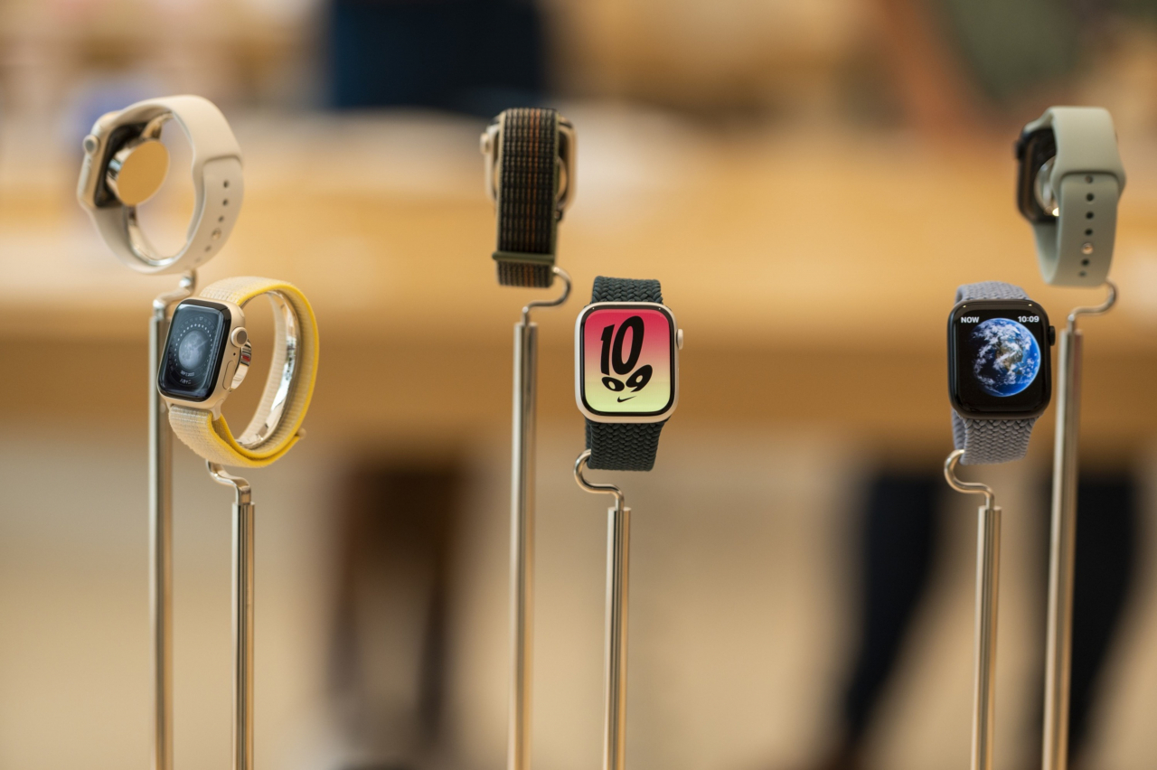 Apple Watches are on display at Apple‘s flagship store in Singapore. (Bloomberg)