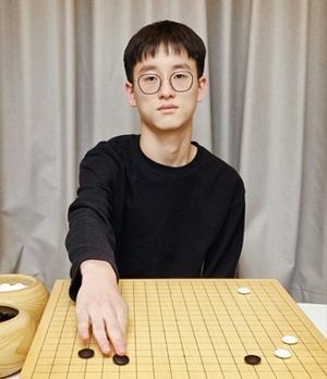 프로 기사에 등극한 임의현 군.