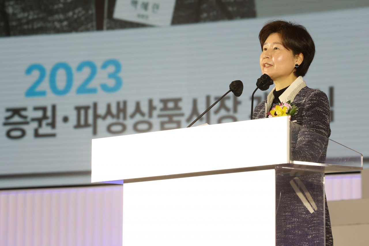 2일 오전 서울 여의도 한국거래소에서 열린 2023 신년하례식 및 증권·파생상품시장 개장식에서 백혜련 국회 정무위원회 위원장이 개장치사를 하고 있다. [연합]