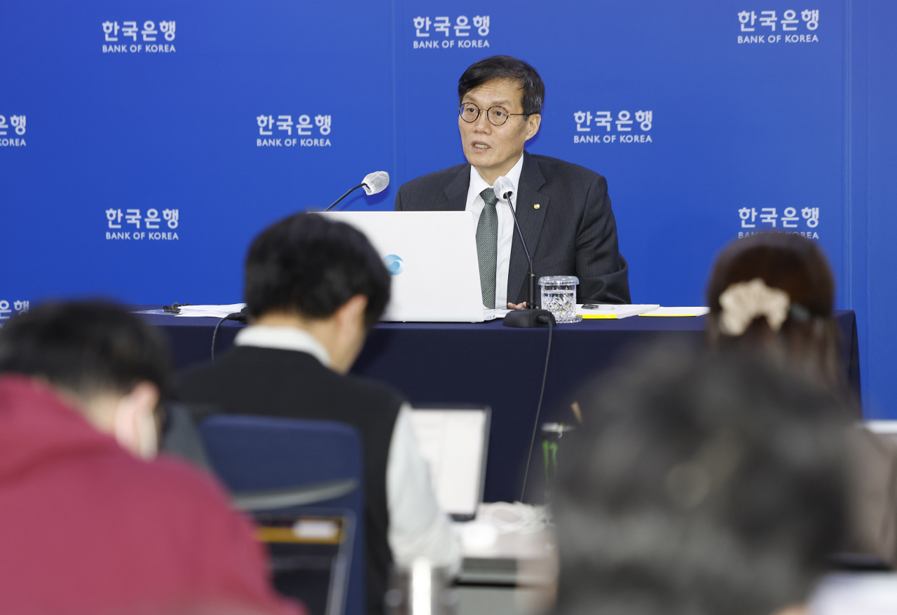 이창용 한국은행 총재가 13일 서울 중구 한국은행에서 열린 기자간담회에서 기준금리 인상 등을 설명하고 있다. 한국은행 금융통화위원회는 이날 기준금리를 연 3.25%에서 3.50%로 0.25%포인트 인상했다. [연합]