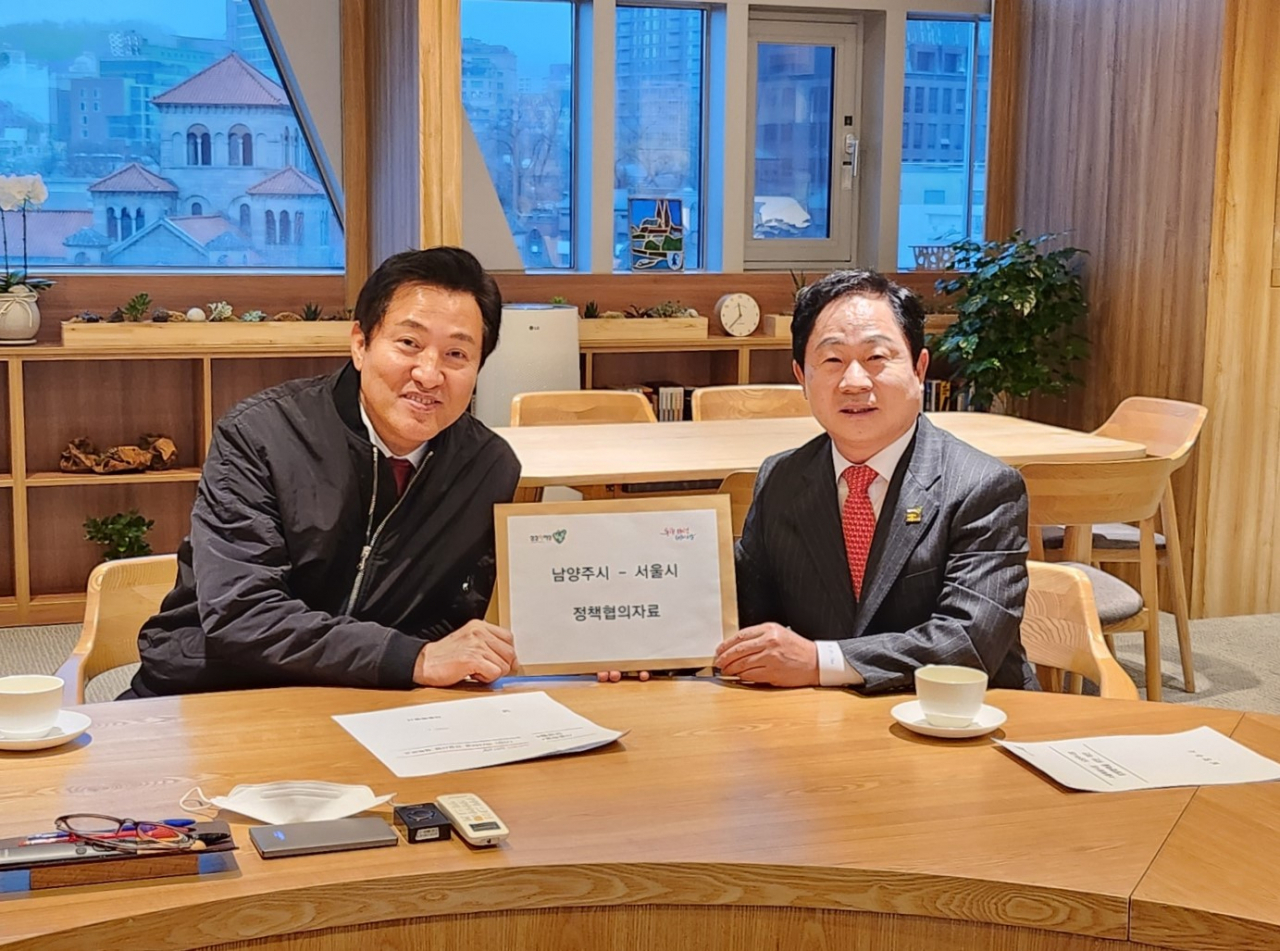 주광덕(오른쪽) 남양주시장, 오세훈 서울시장 만나 지역 현안 해결 논의
