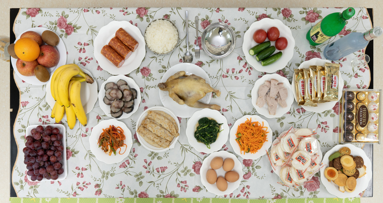 고려인 1,2세대는 설과 추석을 지내지 못하는 아쉬움을 양력 한식에 몰았다. 사진은 고려인 한 가정의 한식 명절 차례상.