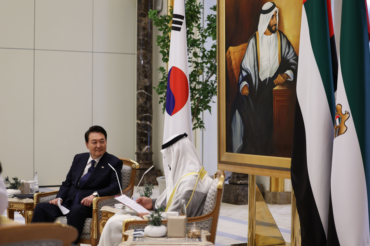 아랍에미리트(UAE)를 국빈 방문 중인 윤석열 대통령이 지난 1월 아부다비 대통령궁에서 무함마드 빈 자예드 알 나흐얀 UAE 대통령과 한-UAE 확대회담을 하고 있다. 연합뉴스