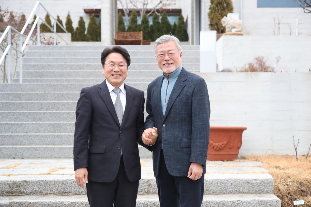 문재인 전 대통령과 강기정 광주시장[광주시 제공]