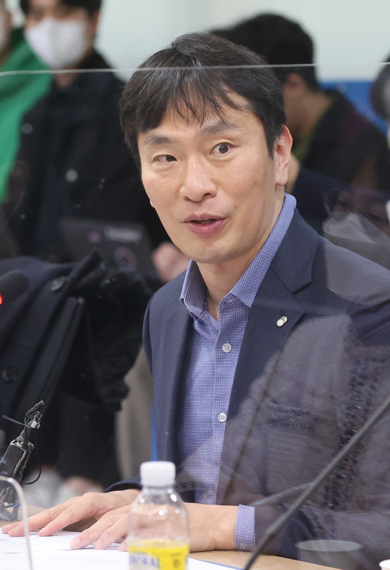 이복현 금융감독원장이 16일 서울 마포구 프론트원에서 열린 가상자산 관련 금융리스크 점검 토론회에서 인사말을 하고 있다. 연합뉴스