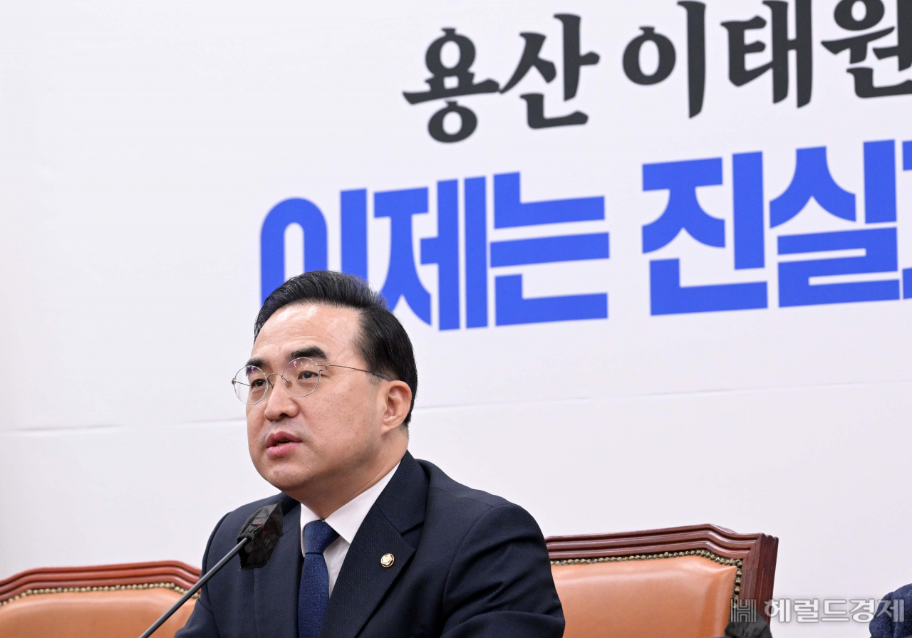 박홍근 더불어민주당 원내대표가 17일 오전 서울 여의도 국회에서 열린 원내대책회의에 참석해 발언하고 있다. 이상섭 기자