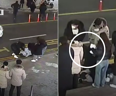 지난해 12월 23일 인천시 계양구 계산동의 한 거리에 쓰러진 60대 남성에게 심폐소생술을 실시하는 작전여자고등학교 학생들. [YTN 방송화면 캡처]