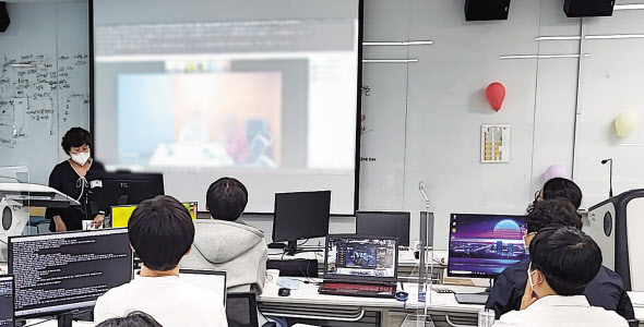 SK㈜ C&C 씨앗 6기 교육생들이 교육을 받고 있는 모습. [SK㈜ C&C 제공]