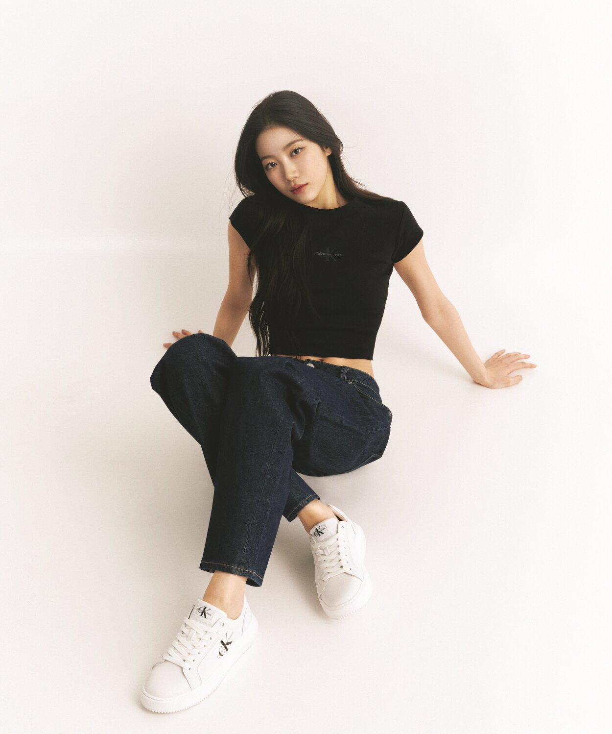 르세라핌 멤버 카즈하의 캘빈클라인 풋웨어 화보