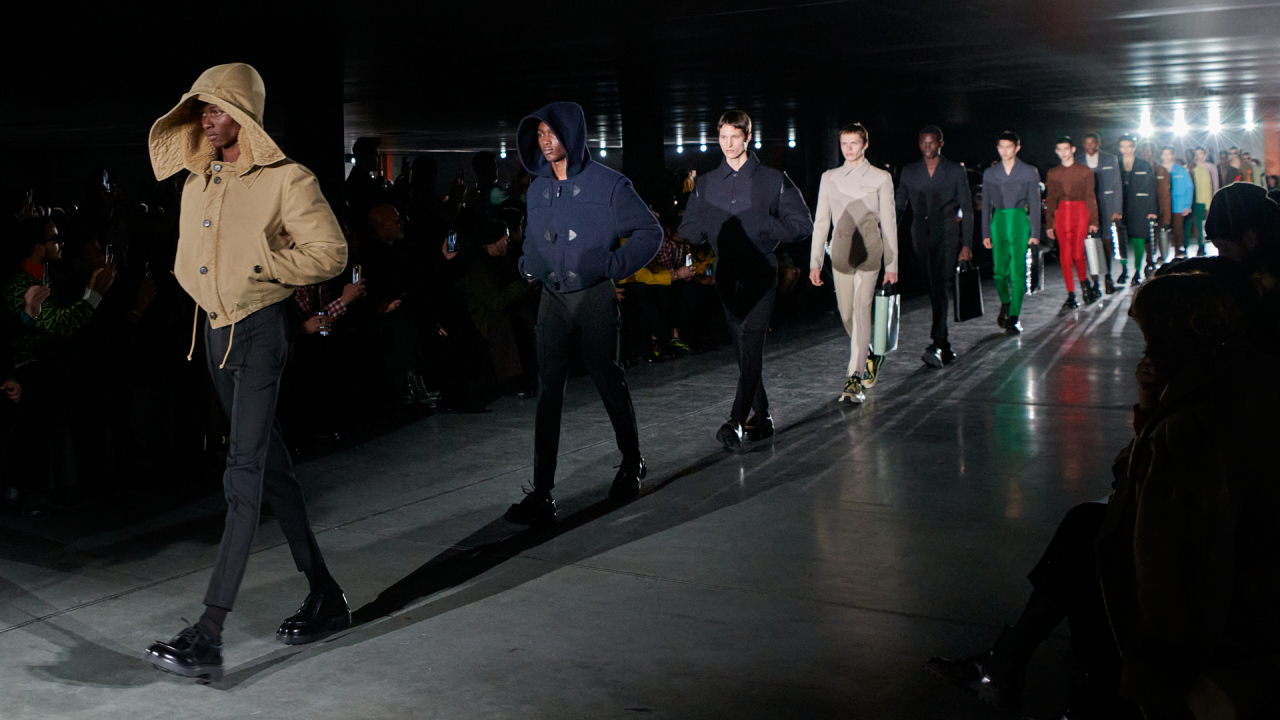 프라다 23FW 남성 패션쇼 모델들의 워킹