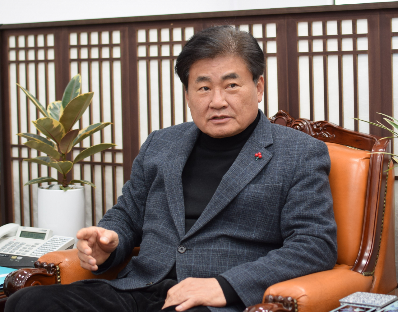21대 국회 후반기 농림축산해양수산위원장을 맡은 더불어민주당 소병훈 의원(경기 광주갑). 그는 오늘날의 농어촌 위기 해결책은 여야가 초당적으로 머리를 맞대 협치하는 입법을 도모할때 도출될 수 있다고 강조했다.