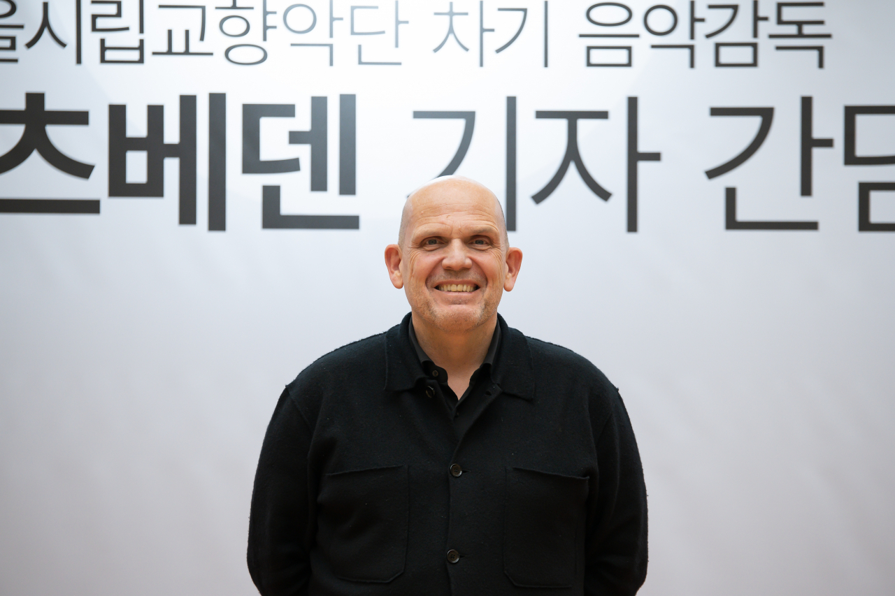세계 최고의 악단들을 이끌었고, 미국에서 가장 몸값이 비싼 지휘자로 꼽히는 현 뉴욕필하모닉의 수장 판즈베던이 차기 서울시립교향악단 음악감독이 “서울시향이 세계 최고 수준의 악단으로 성장할 수 있다는 믿음이 생겼다”고 말했다. [서울시립교향악단 제공]