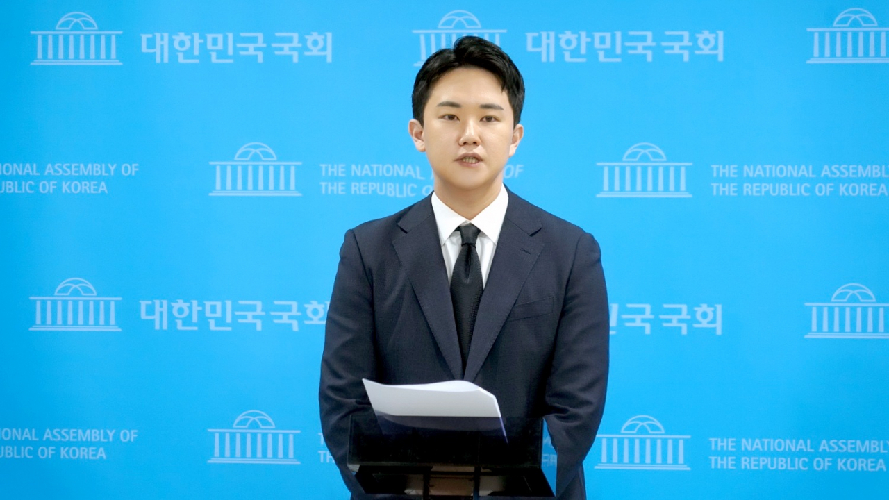 장제원 국민의힘 봐좌관 출신 김영호 변호사가 18일 오전 국회 소통관에서 기자회견을 열고 오는 3월 8일 치러지는 국민의힘 전당대회에서 ‘청년 최고위원’에 출마하겠다고 밝혔다. [김영호 변호사]