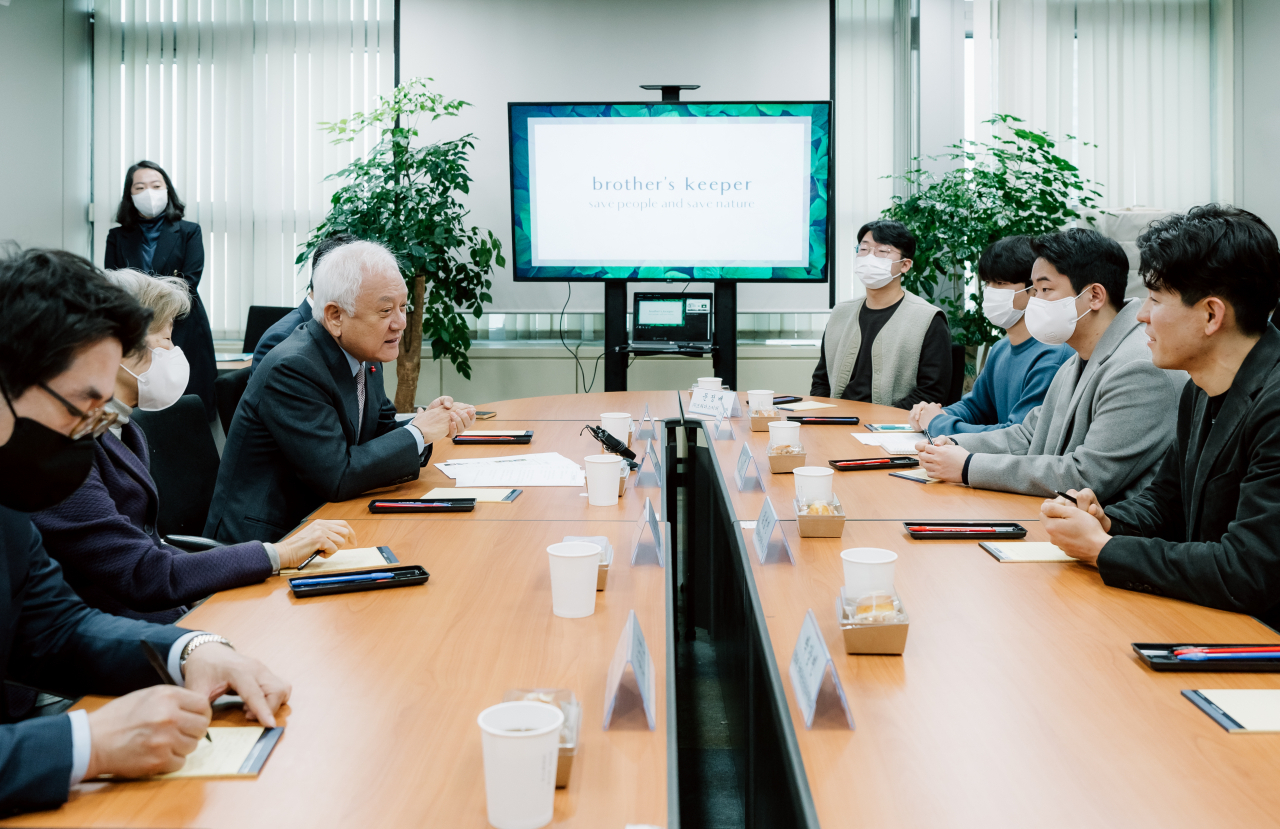 김한길 국민통합위원장이 18일 경기 안양 브라더스키퍼에서 자립준비청년과의 간담회를 진행하고 있다. [국민통합위원회 제공]