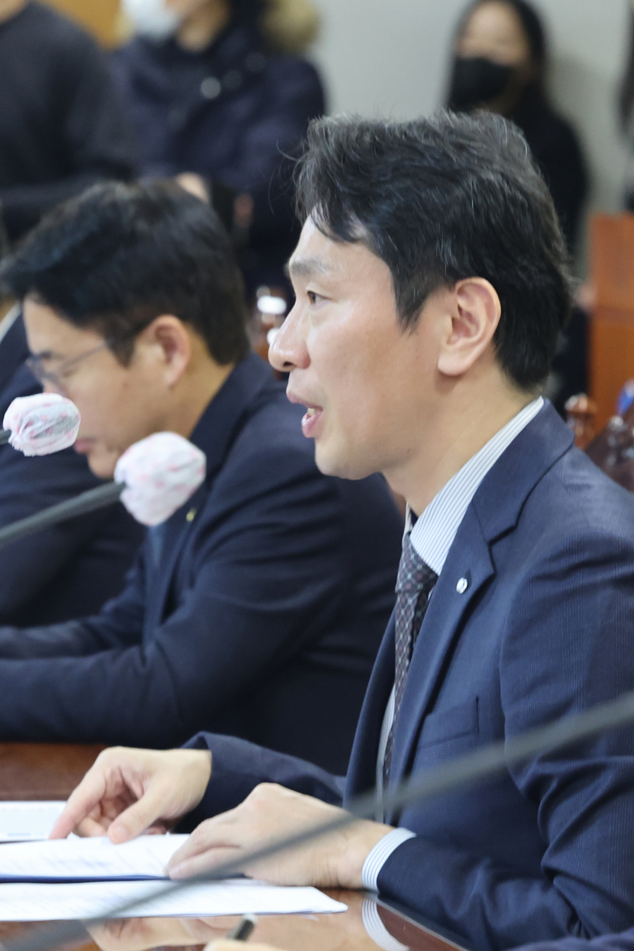 이복현 금융감독원장이 18일 오전 서울 중구 은행회관에서 은행장들과의 간담회를 주재하던 모습 . 연합뉴스