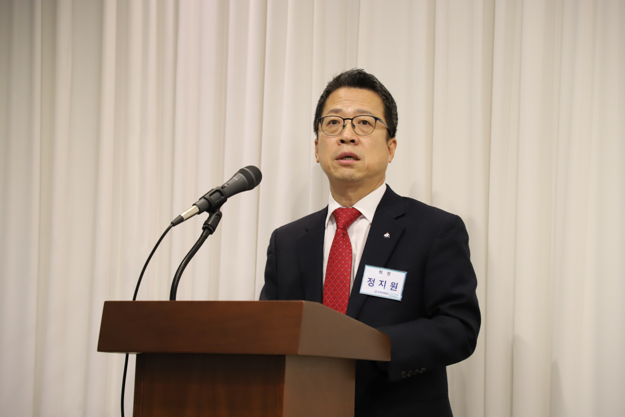정지원 손해보험협회장이 19일 신년 기자간담회에서 올해 중점 추진할 주요 과제들에 대해 발표하고 있다. [손해보험협회 제공]