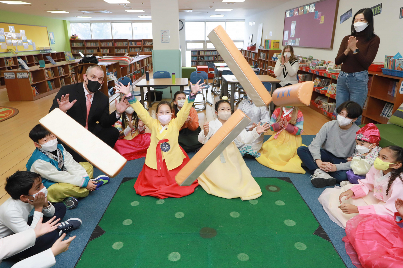 19일 울산 현대외국인학교에서 ‘설맞이 한국 문화 체험 행사’가 열렸다. [현대외국인학교 제공]