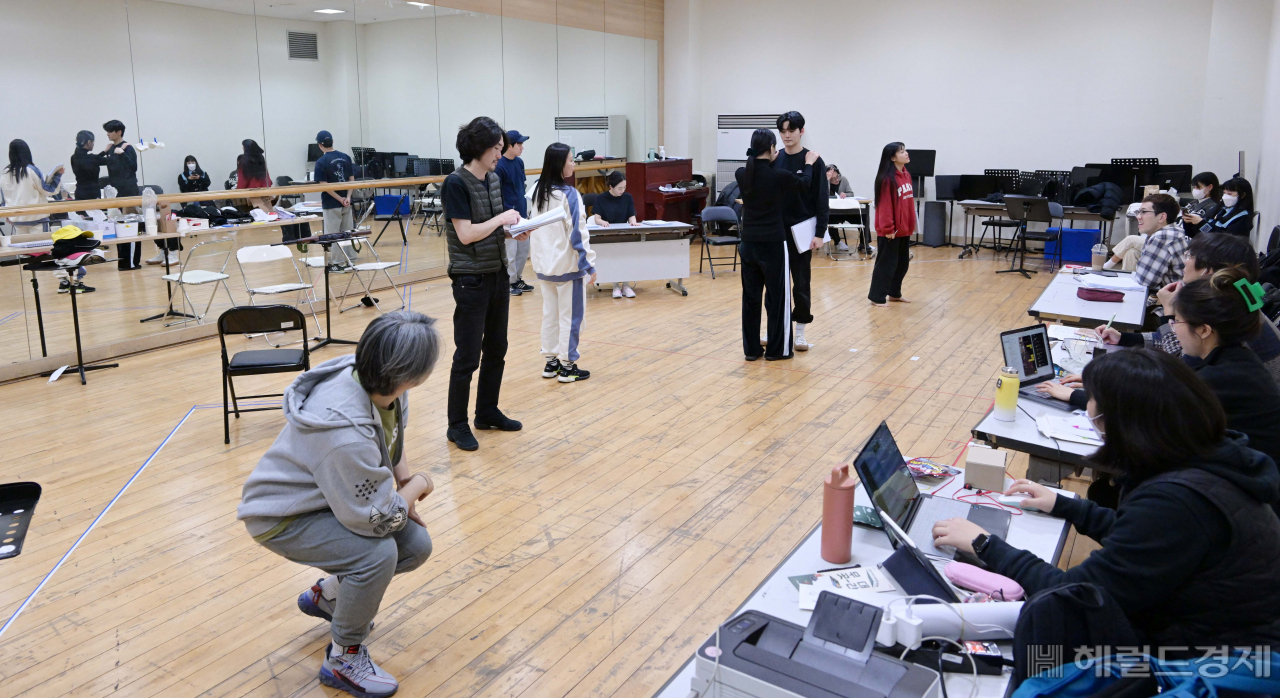 한국문화예술위원회 ‘창작산실-올해의 신작’으로 선정된 연극 '빵야'의 연습현장. 이상섭 기자