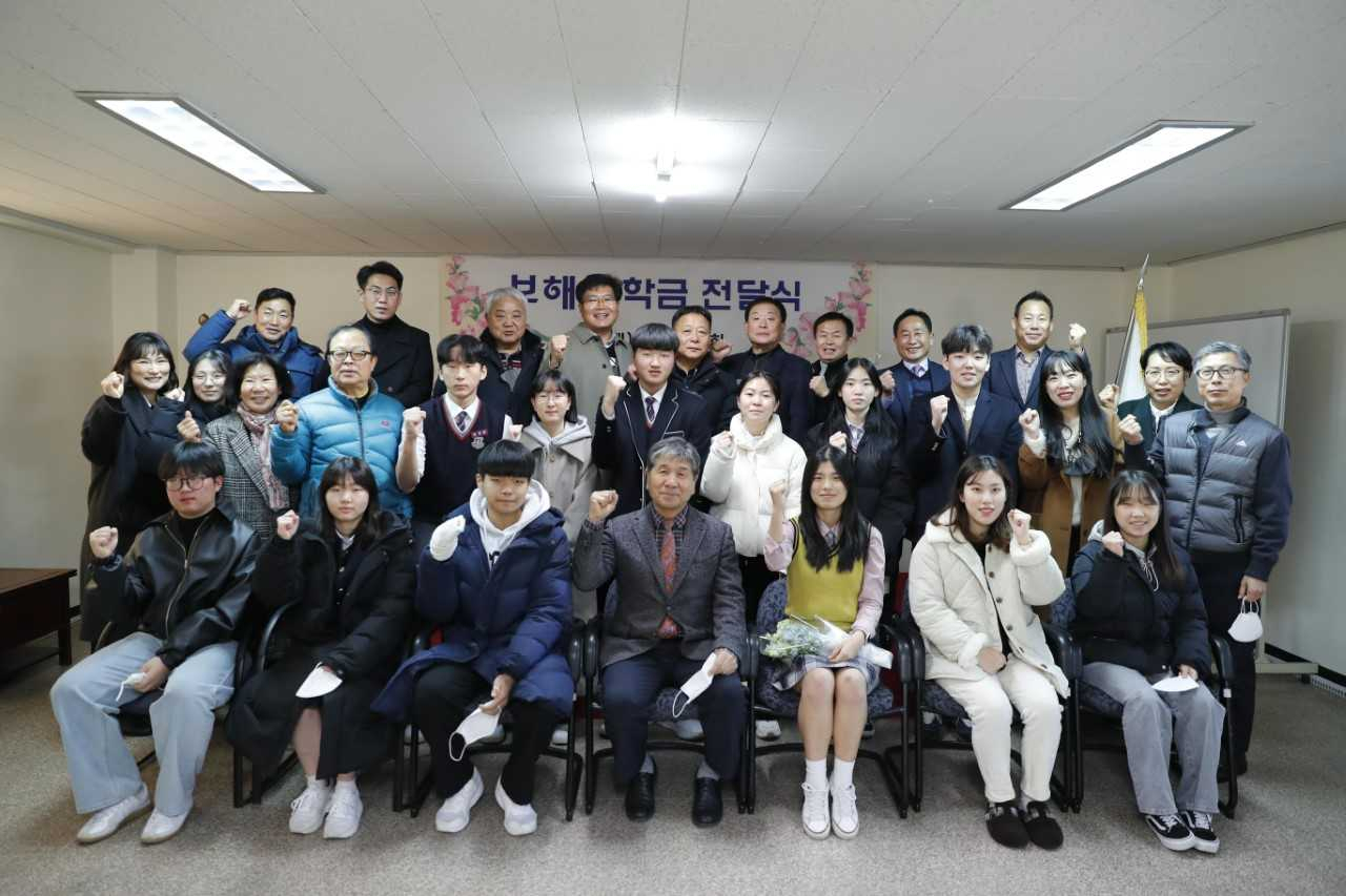 보해양조(대표이사 임지선)는 최근 2022년 보해장학회 장학금 전달식을 개최하고 장학금을 전달했다.