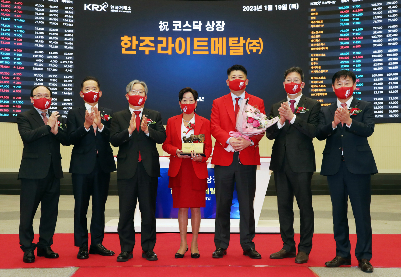 한국거래소 코스닥시장본부는 19일 서울사옥 홍보관에서 차량 경량화 알루미늄 부품 제조회사인 한주라이트메탈㈜의 코스닥시장 상장기념식을 개최했다. [한국거래소 제공]