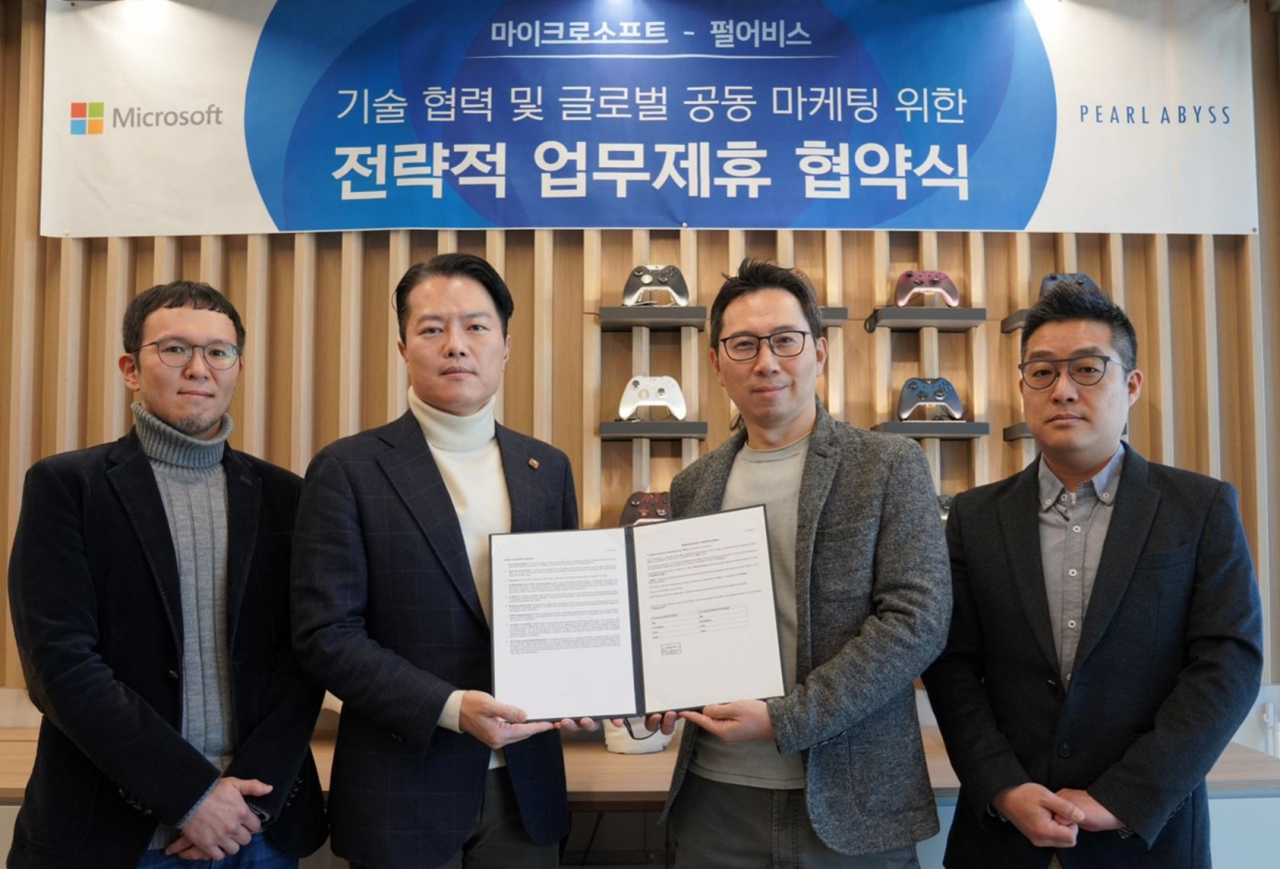 왼쪽부터 안재훈 한국마이크로소프트 게이밍 총괄 팀장, 고광범 한국마이크로소프트 엔터프라이즈 커머셜 사업부문장, 김경만 펄어비스 최고사업책임자(CBO), 진용운 펄어비스 사업개발실 실장. [펄어비스 제공]