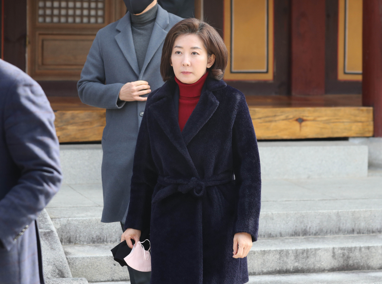 국민의힘 나경원 전 의원이 17일 대구 동구 팔공총림 동화사를 방문하고 있다. [연합]