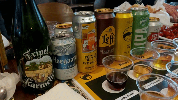 17일 서울 용산구에 위치한 이촌라운지에서 진행된 OB맥주의 ‘비어마스터클래스’ 현장에 맥주들이 놓여 있다. 각각의 맥주를 시음하고 어울리는 음식(푸드 페어링)에 대해 배우는 내용으로 구성됐다. 김희량 기자