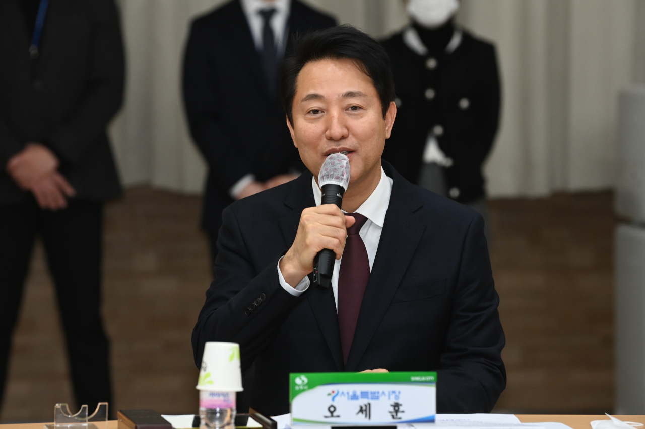 오세훈 서울시장이 18일 경북 상주시청 2층 대회의실에서 열린 서울특별시-경상북도 교류 강화 업무 협약식에서 인사말을 하고 있다. [연합]