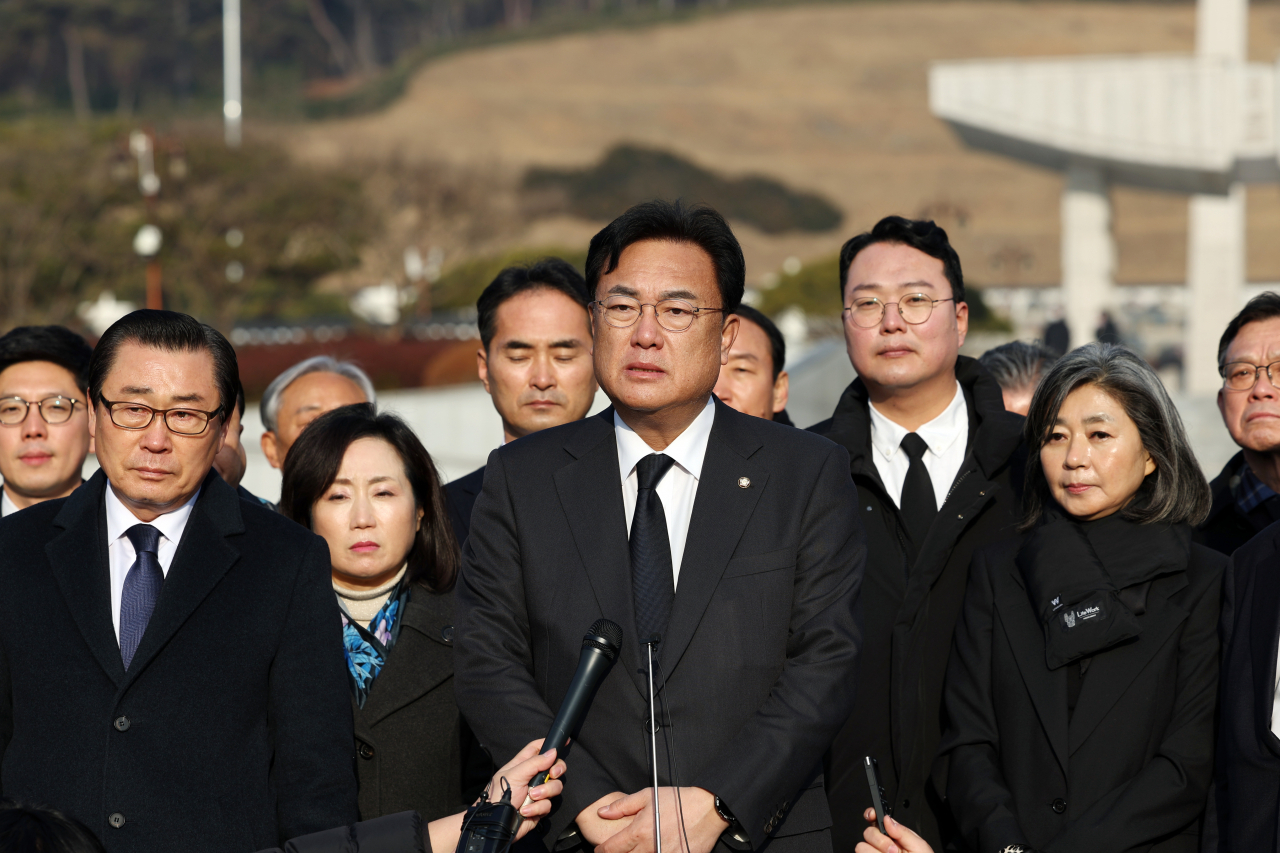 정진석 국민의힘 비상대책위원장이 19일 오전 광주 북구 국립 5·18 민주묘지를 참배한 뒤 발언하고 있다. [연합]
