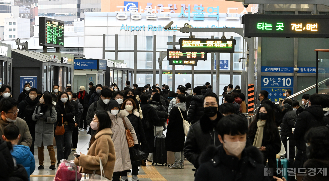 설 연휴 맞아 고향으로 가는 시민들.